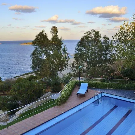 Chloe By The Sea Villa