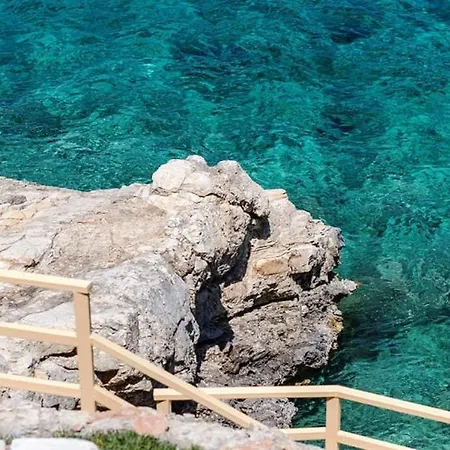 Villa Chloe By The Sea *