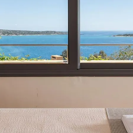 Villa Chloe By The Sea *