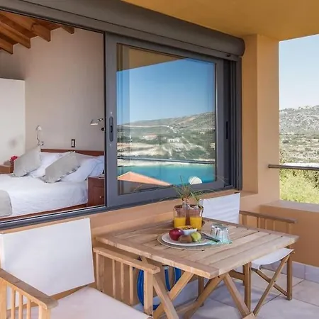 Chloe By The Sea Villa *