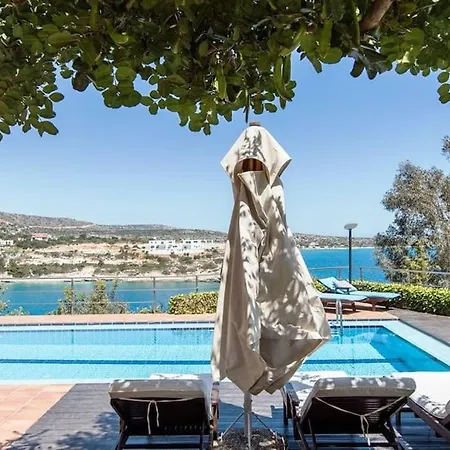 Villa Chloe By The Sea *