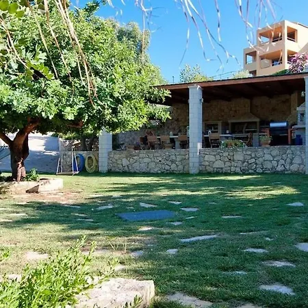 Villa Chloe By The Sea *