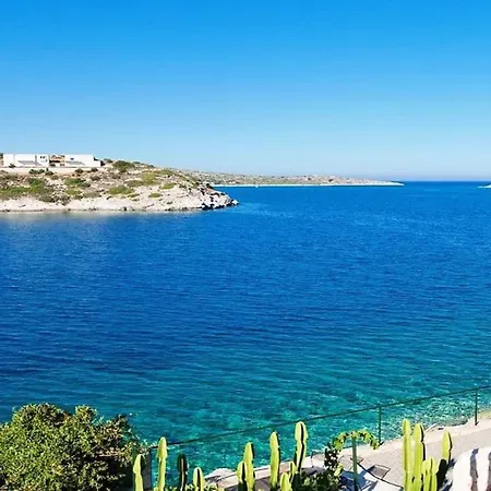Chloe By The Sea Villa *