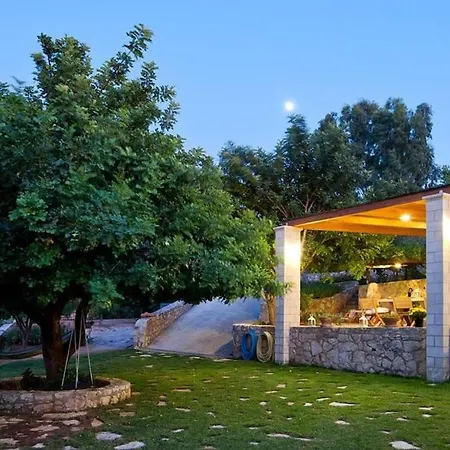 Villa Chloe By The Sea *